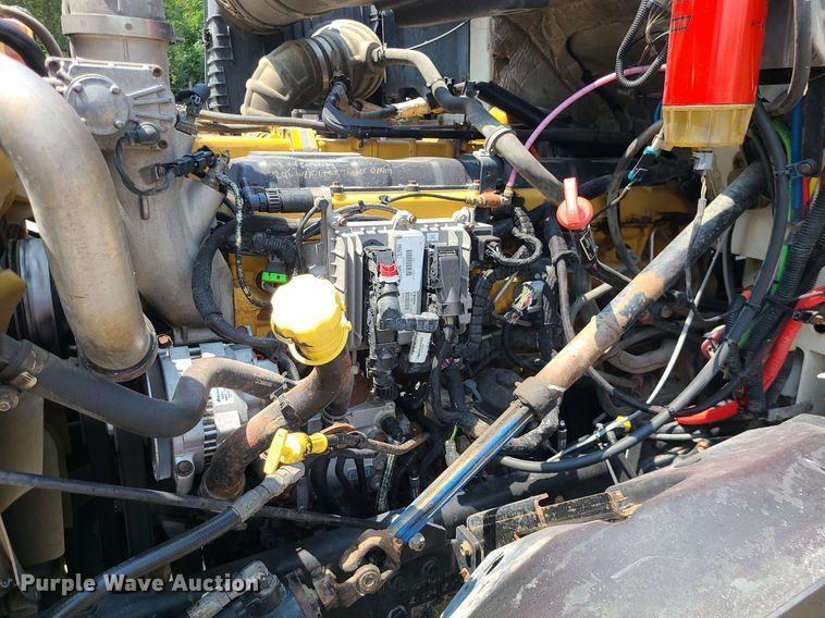 image for item BR9779 2013 Caterpillar CT660  semi truck