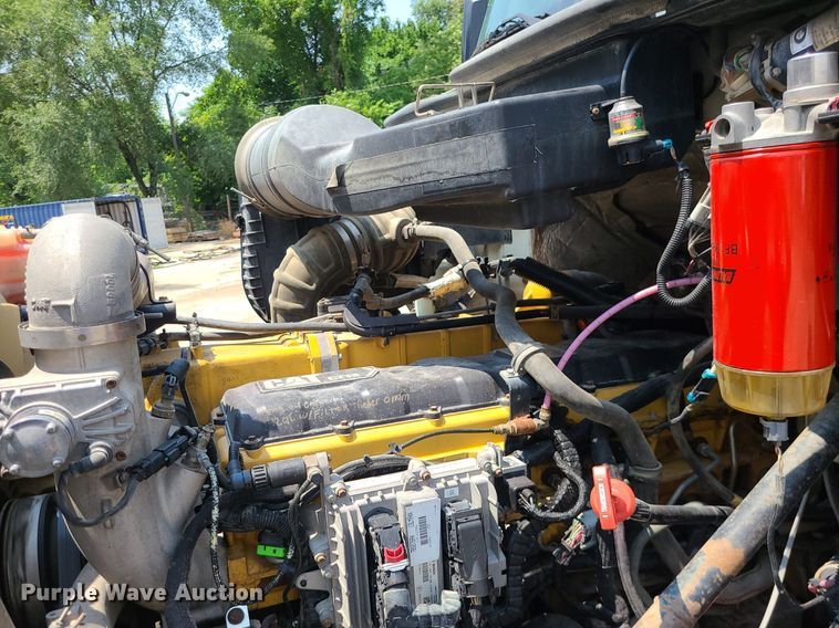 image for item BR9779 2013 Caterpillar CT660  semi truck