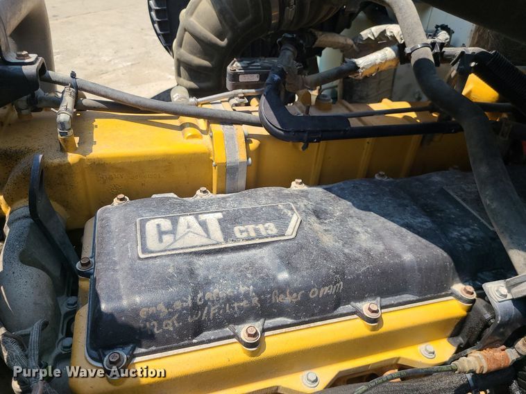 image for item BR9779 2013 Caterpillar CT660  semi truck