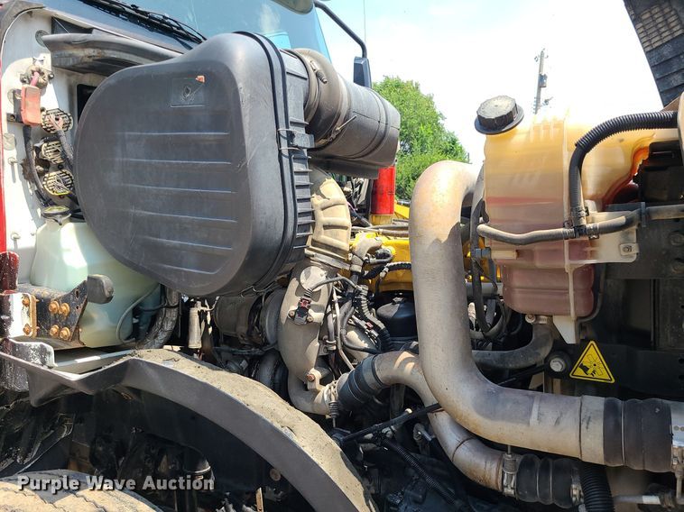 image for item BR9779 2013 Caterpillar CT660  semi truck