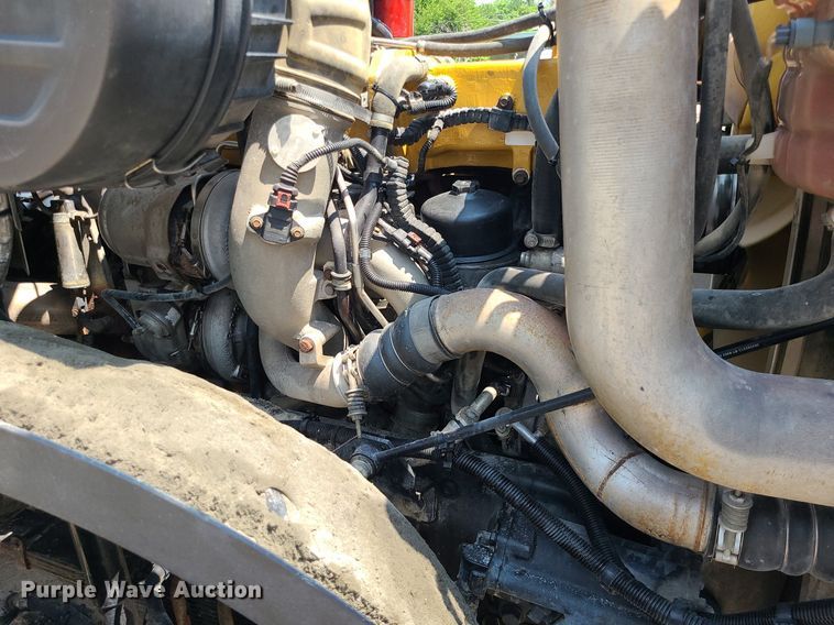 image for item BR9779 2013 Caterpillar CT660  semi truck