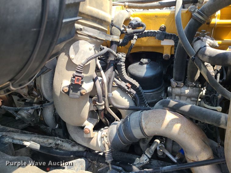 image for item BR9779 2013 Caterpillar CT660  semi truck