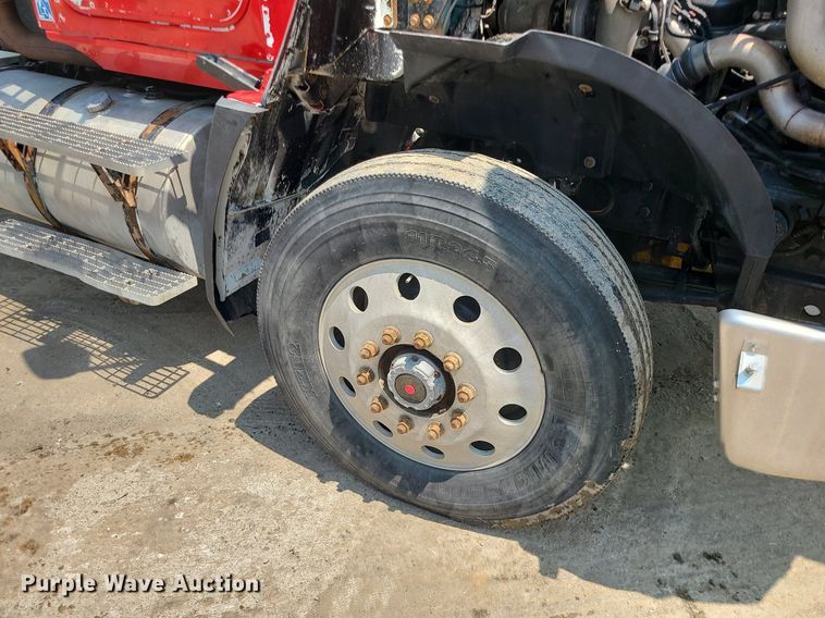 image for item BR9779 2013 Caterpillar CT660  semi truck