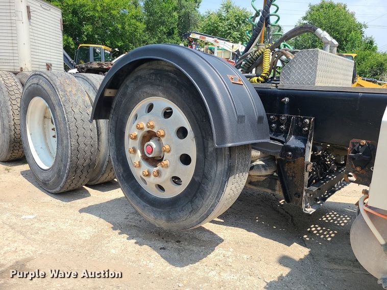 image for item BR9779 2013 Caterpillar CT660  semi truck