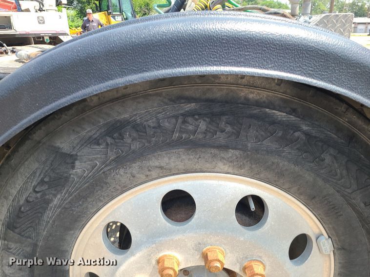 image for item BR9779 2013 Caterpillar CT660  semi truck