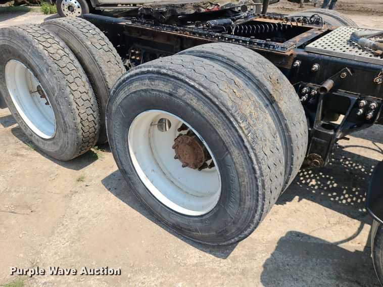 image for item BR9779 2013 Caterpillar CT660  semi truck