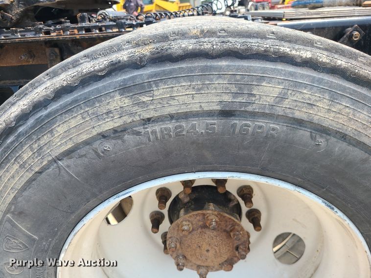 image for item BR9779 2013 Caterpillar CT660  semi truck