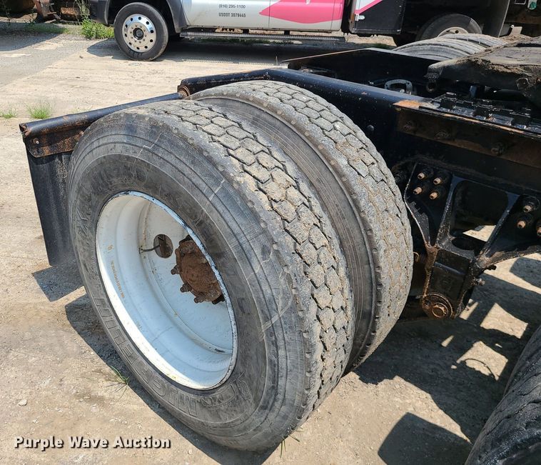 image for item BR9779 2013 Caterpillar CT660  semi truck