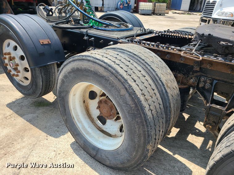 image for item BR9779 2013 Caterpillar CT660  semi truck