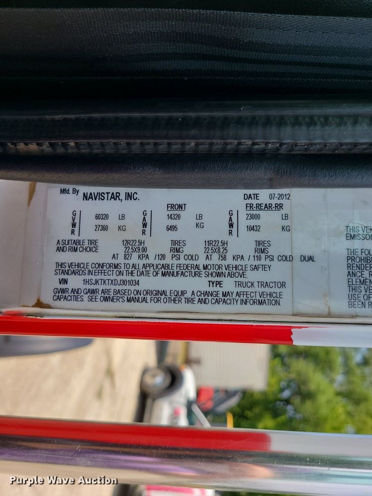 image for item BR9779 2013 Caterpillar CT660  semi truck