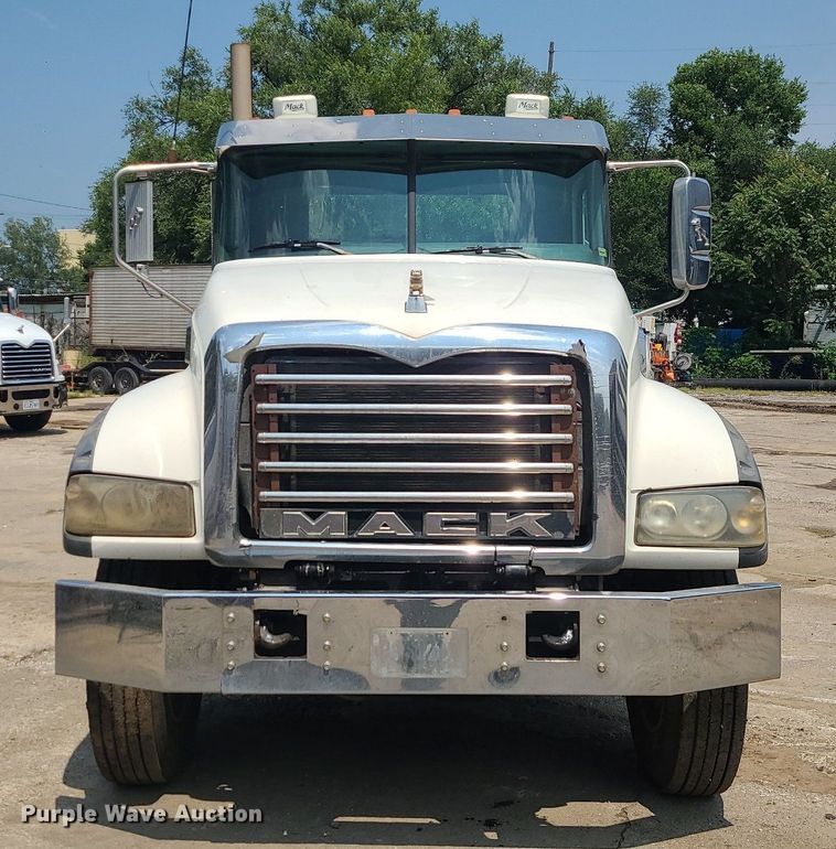 image for item DC6006 2009 Mack GU713  semi truck