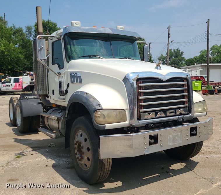 image for item DC6006 2009 Mack GU713  semi truck