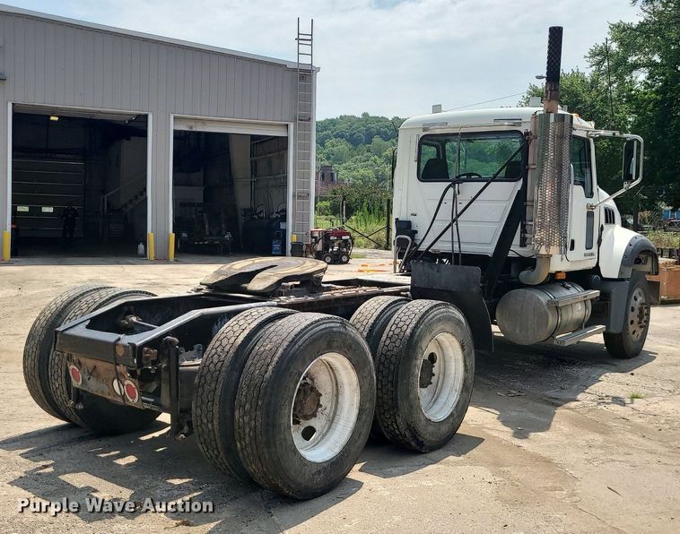 image for item DC6006 2009 Mack GU713  semi truck