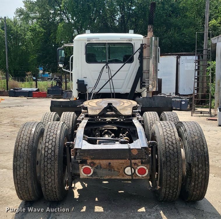 image for item DC6006 2009 Mack GU713  semi truck