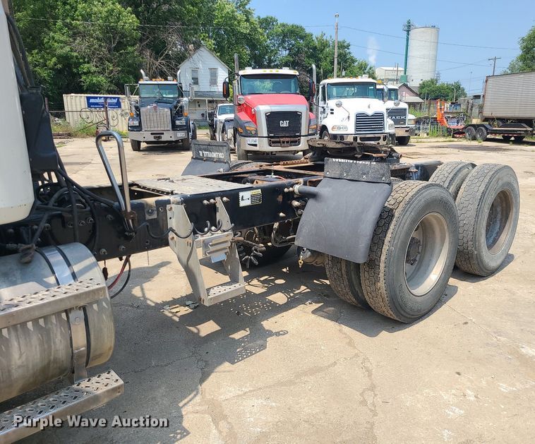 image for item DC6006 2009 Mack GU713  semi truck