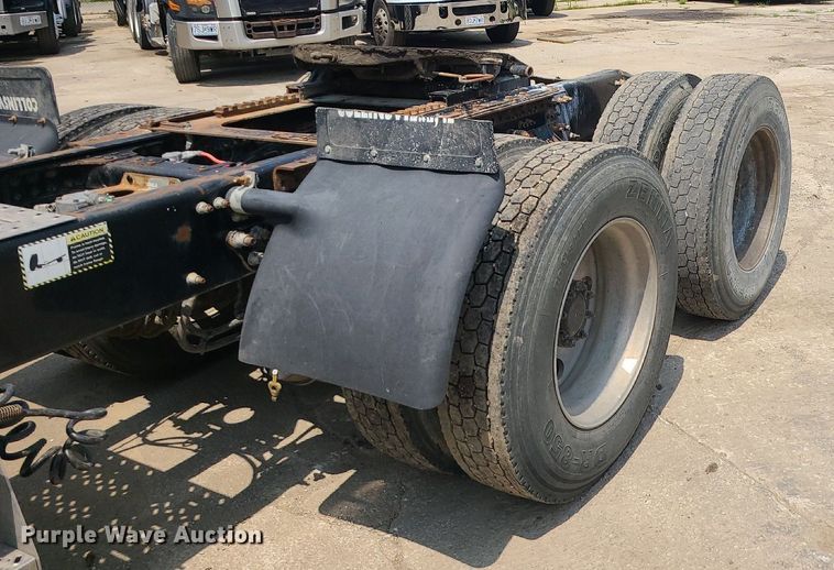 image for item DC6006 2009 Mack GU713  semi truck