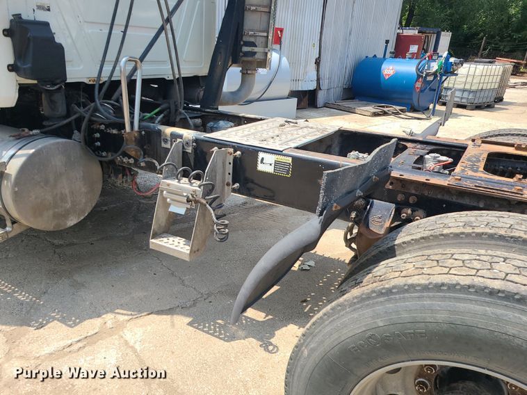 image for item DC6006 2009 Mack GU713  semi truck