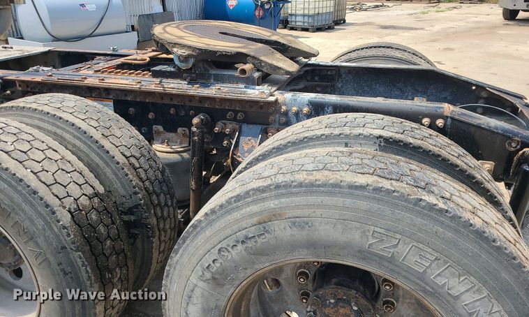 image for item DC6006 2009 Mack GU713  semi truck