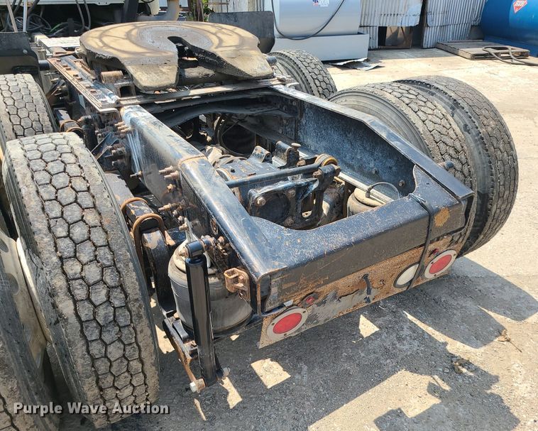 image for item DC6006 2009 Mack GU713  semi truck