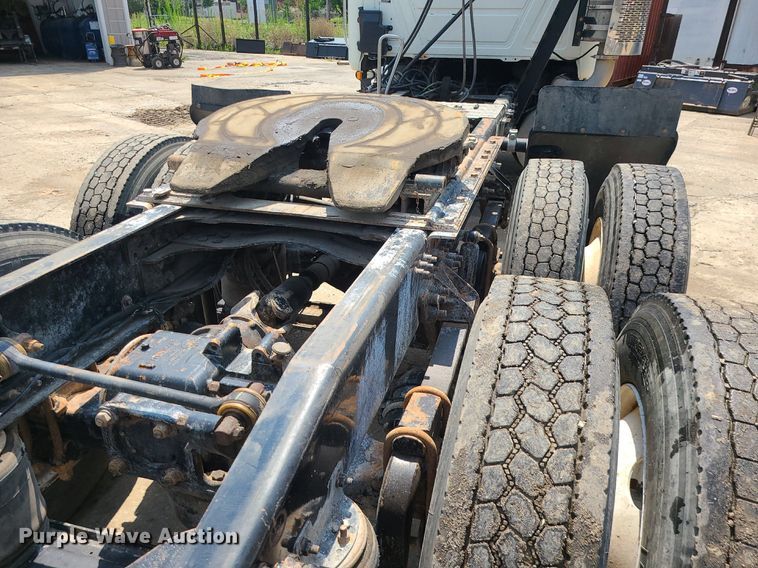 image for item DC6006 2009 Mack GU713  semi truck