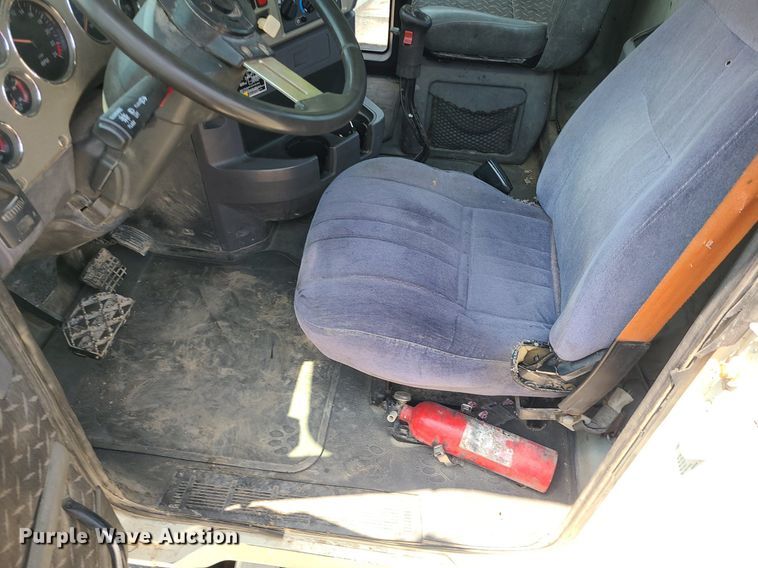 image for item DC6006 2009 Mack GU713  semi truck