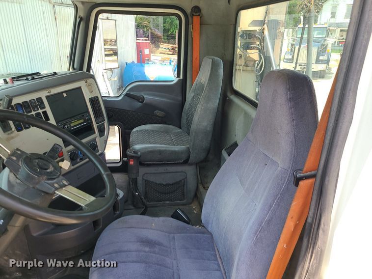 image for item DC6006 2009 Mack GU713  semi truck