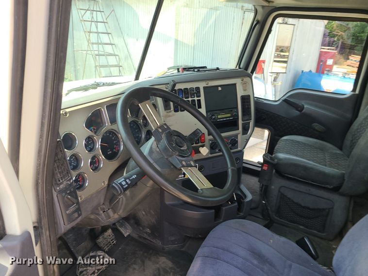 image for item DC6006 2009 Mack GU713  semi truck