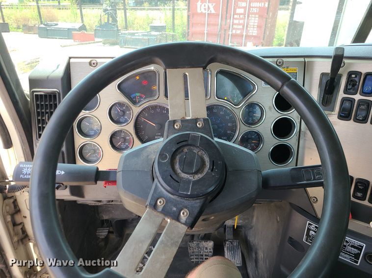 image for item DC6006 2009 Mack GU713  semi truck