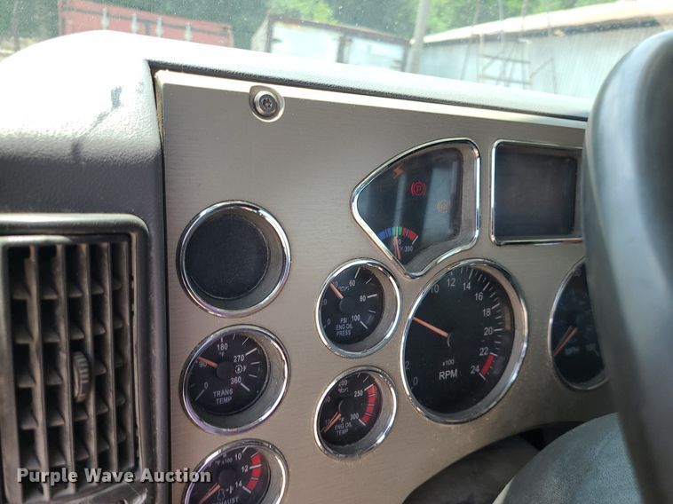 image for item DC6006 2009 Mack GU713  semi truck