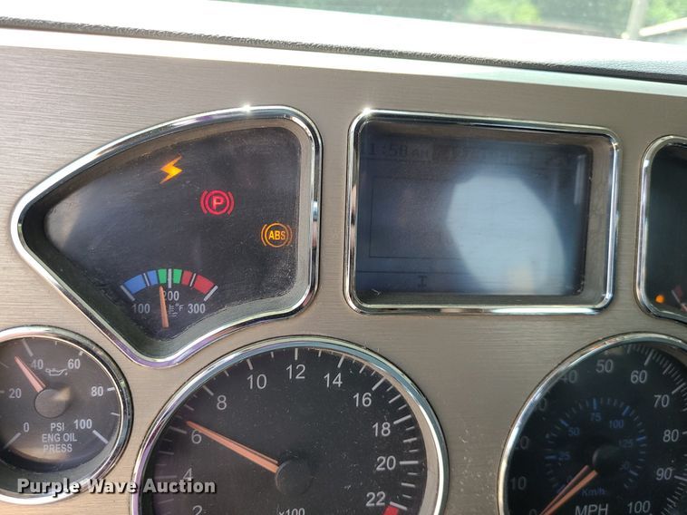 image for item DC6006 2009 Mack GU713  semi truck