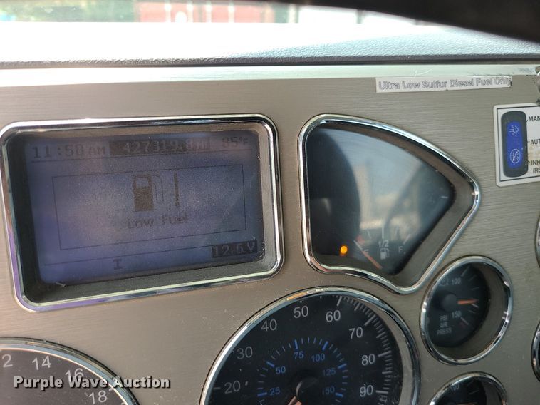 image for item DC6006 2009 Mack GU713  semi truck