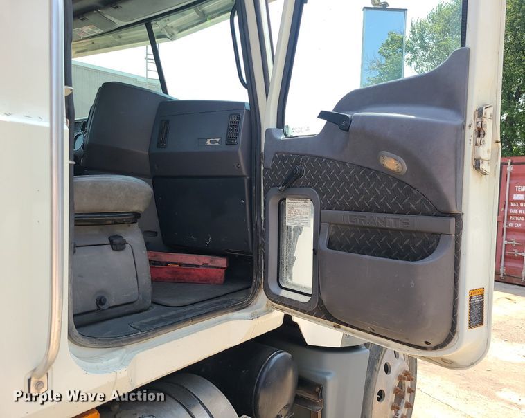 image for item DC6006 2009 Mack GU713  semi truck