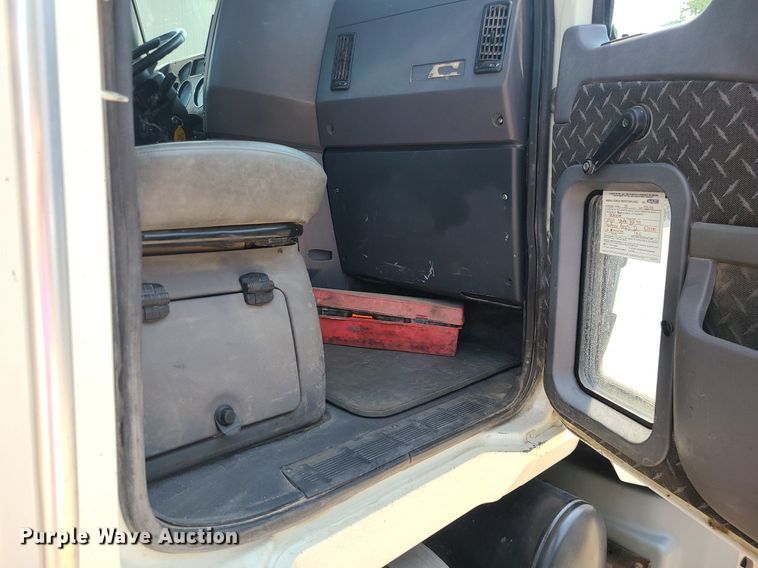 image for item DC6006 2009 Mack GU713  semi truck