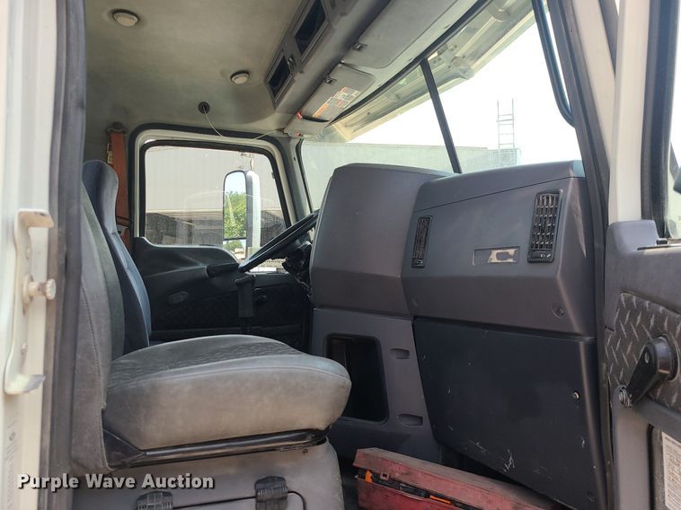 image for item DC6006 2009 Mack GU713  semi truck