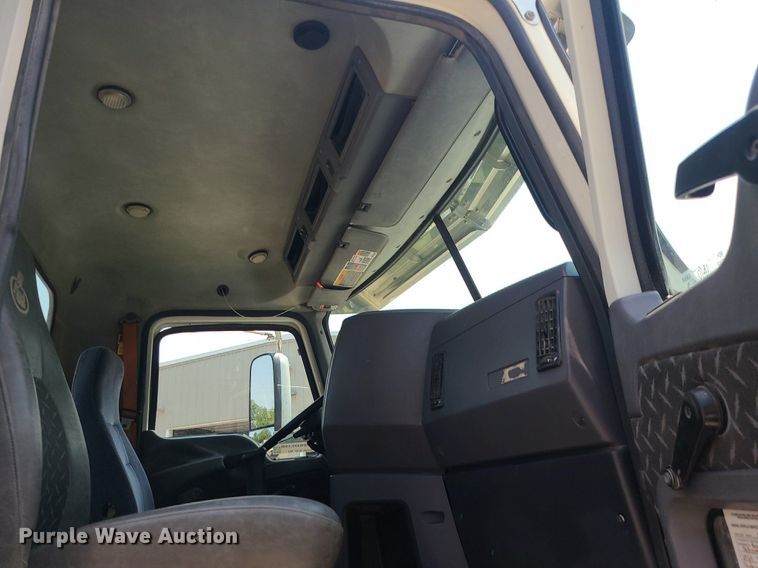 image for item DC6006 2009 Mack GU713  semi truck