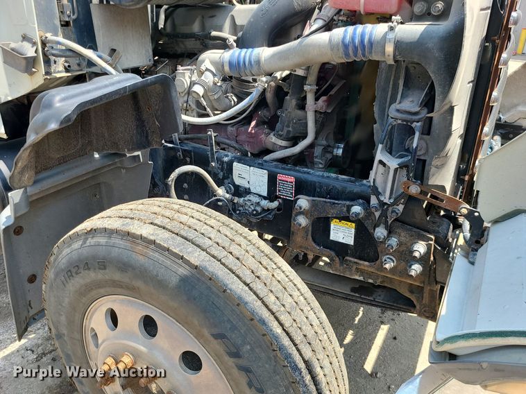 image for item DC6006 2009 Mack GU713  semi truck