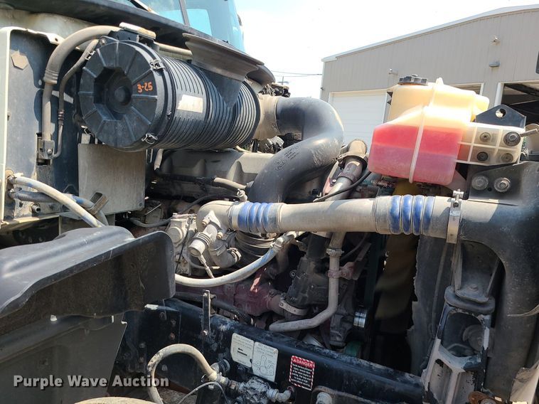 image for item DC6006 2009 Mack GU713  semi truck