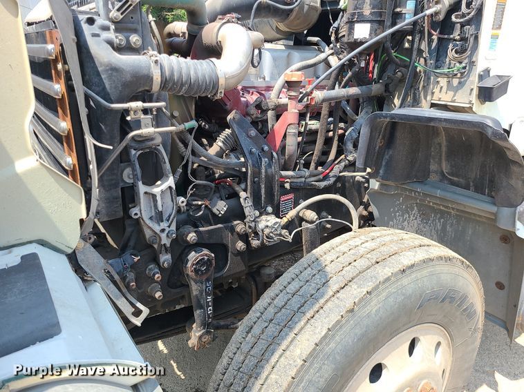 image for item DC6006 2009 Mack GU713  semi truck