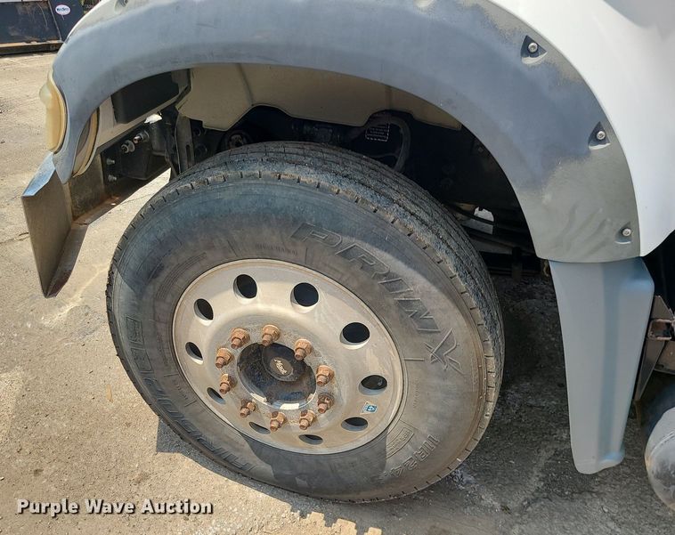 image for item DC6006 2009 Mack GU713  semi truck