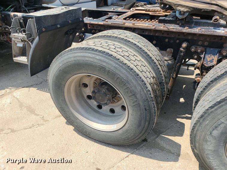 image for item DC6006 2009 Mack GU713  semi truck