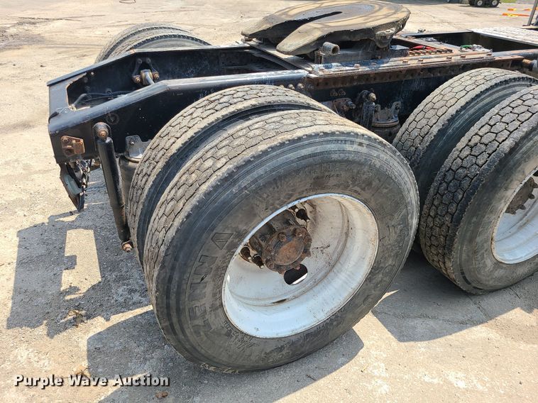 image for item DC6006 2009 Mack GU713  semi truck