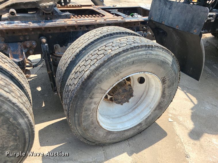 image for item DC6006 2009 Mack GU713  semi truck