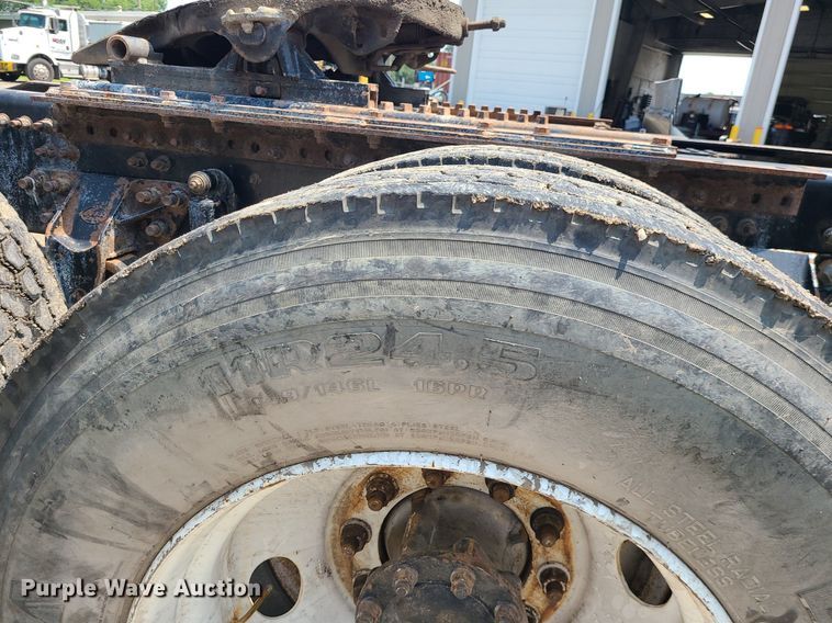 image for item DC6006 2009 Mack GU713  semi truck