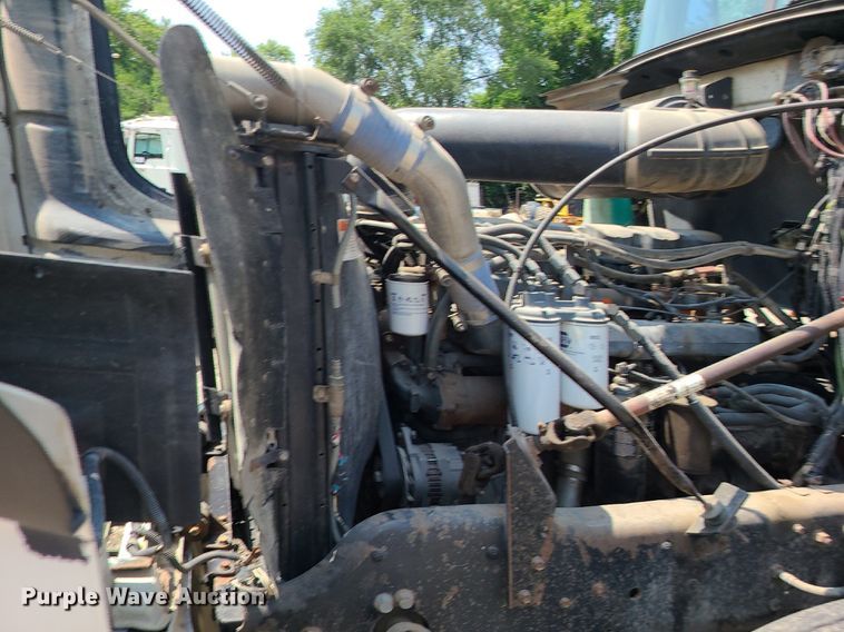 image for item DC6007 1999 Mack CL713  semi truck