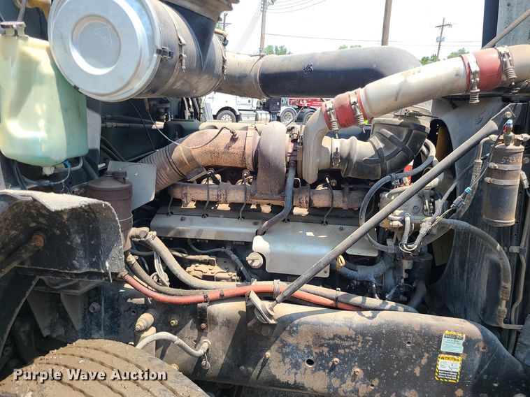 image for item DC6007 1999 Mack CL713  semi truck