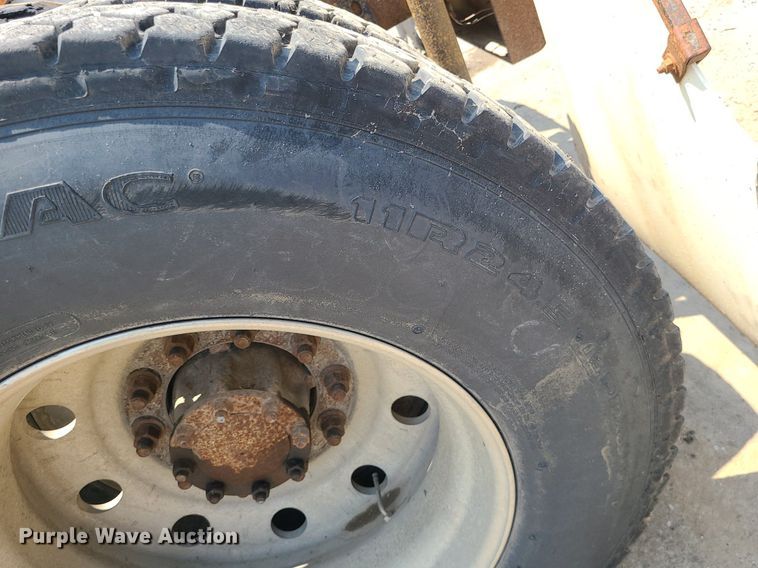 image for item DC6007 1999 Mack CL713  semi truck