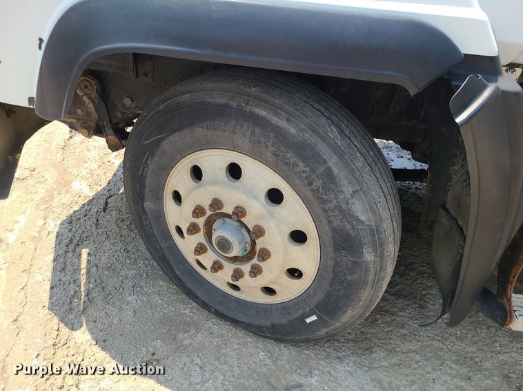 image for item DC6007 1999 Mack CL713  semi truck