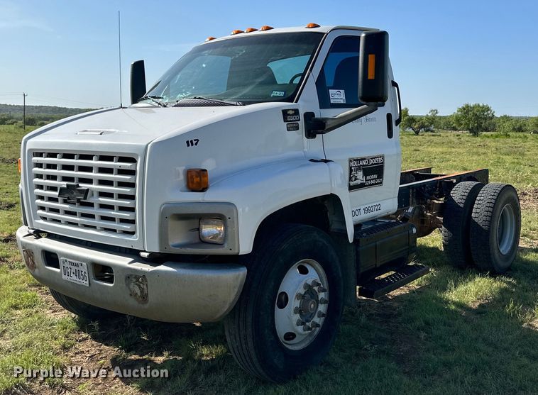 image for item DH8574 2005  Chevrolet C6500  truck cab and chassis