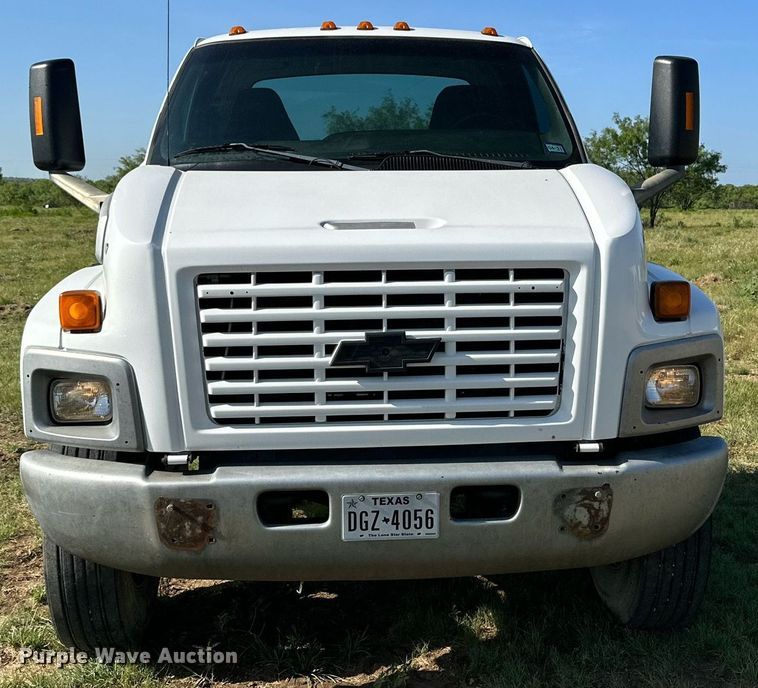 image for item DH8574 2005  Chevrolet C6500  truck cab and chassis