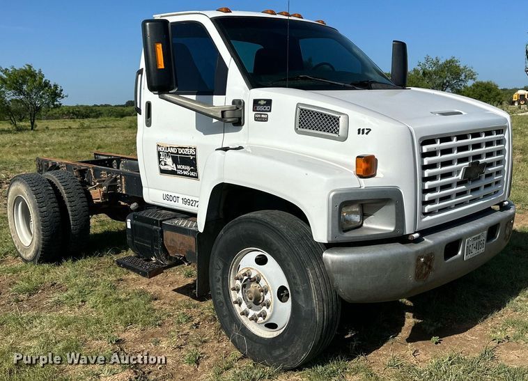 image for item DH8574 2005  Chevrolet C6500  truck cab and chassis